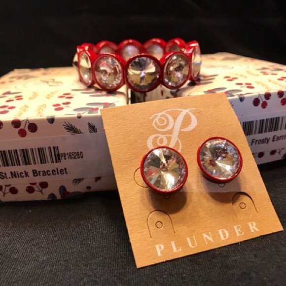 Plunder Matching Set/New:  Frosty Earrings & St. Nick Bracelet. - Picture 6 of 8